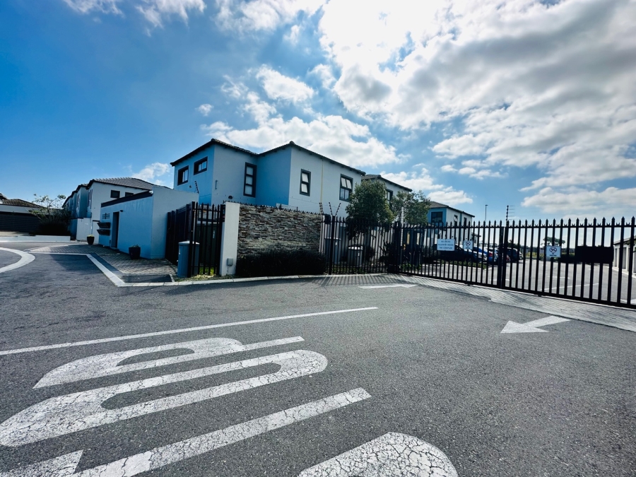 2 Bedroom Property for Sale in Parklands North Western Cape
